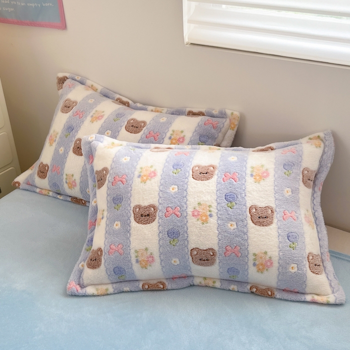 91家纺网 家纺一手货源 找家纺 川悦生活 2025新款立体雪花绒印花大床四件套系列一场景一 小熊花园