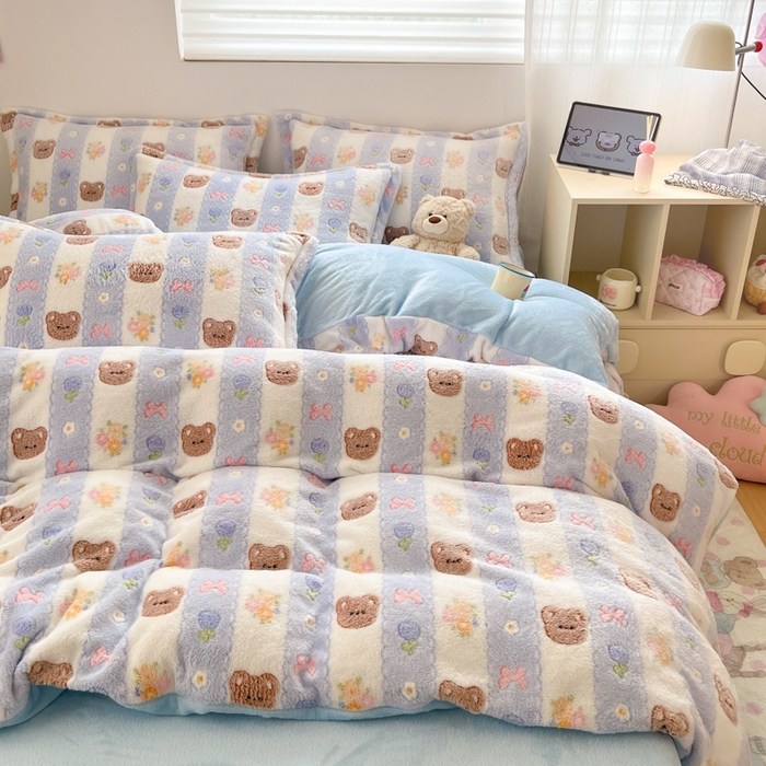 91家纺网 家纺一手货源 找家纺 川悦生活 2025新款立体雪花绒印花大床四件套系列一场景一 小熊花园