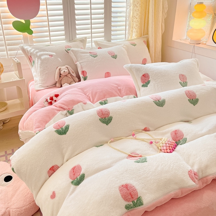 91家纺网 家纺一手货源 找家纺 川悦生活 2025新款立体雪花绒印花大床四件套系列一场景一 小郁金