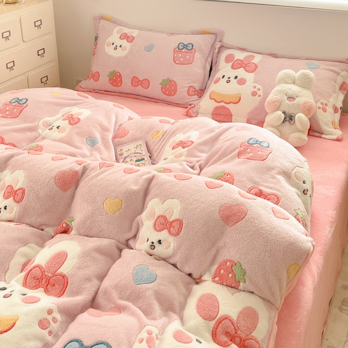 91家纺网 家纺一手货源 找家纺 川悦生活 2025新款立体雪花绒印花大床四件套系列一场景一 幸福甜兔