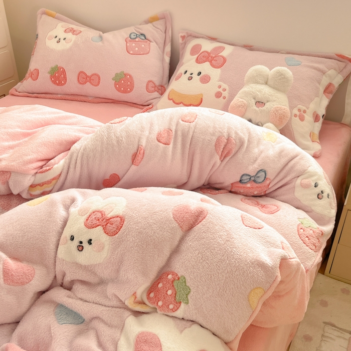 91家纺网 家纺一手货源 找家纺 川悦生活 2025新款立体雪花绒印花大床四件套系列一场景一 幸福甜兔