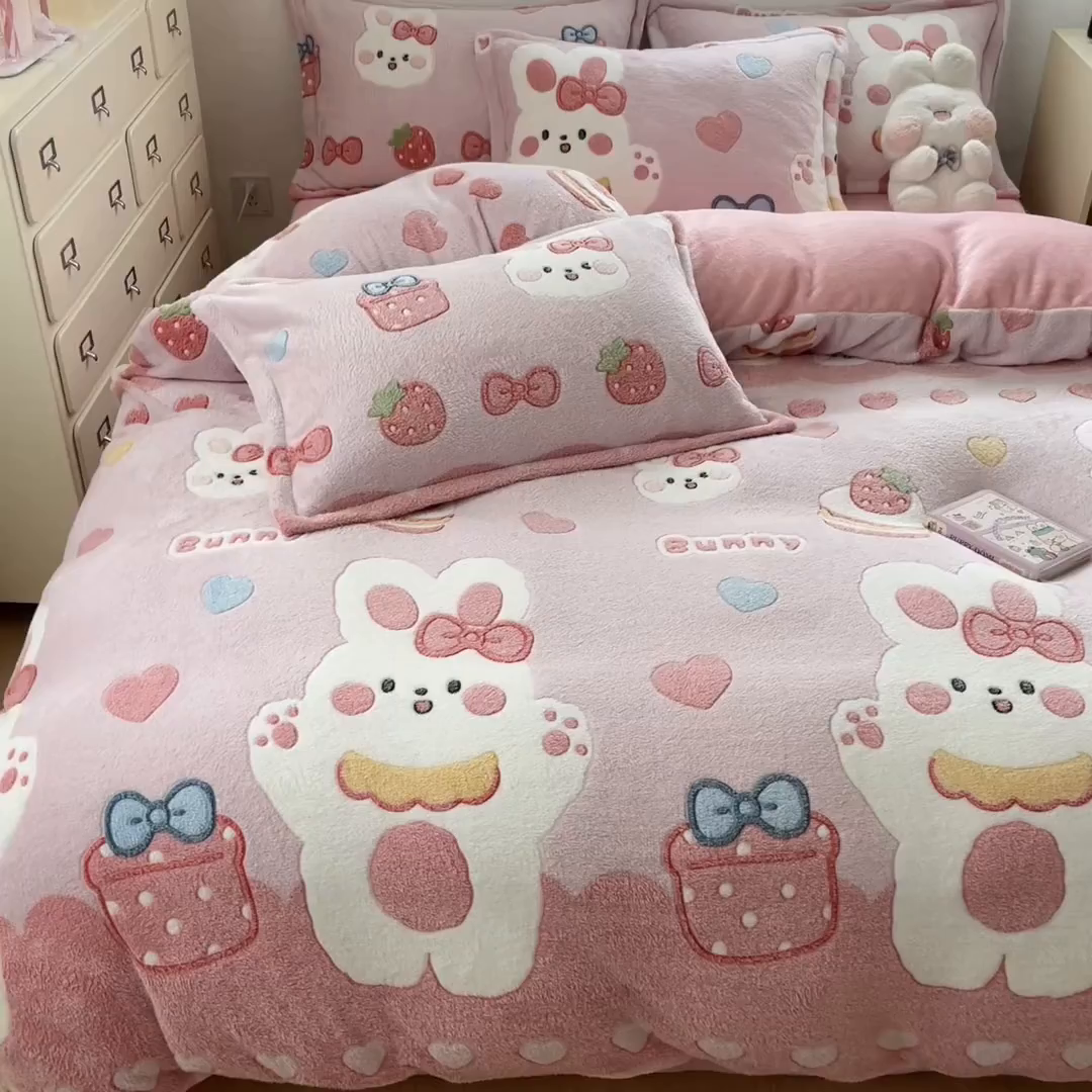 91家纺网 家纺一手货源 找家纺 川悦生活 2025新款立体雪花绒印花大床四件套系列一场景一 幸福甜兔