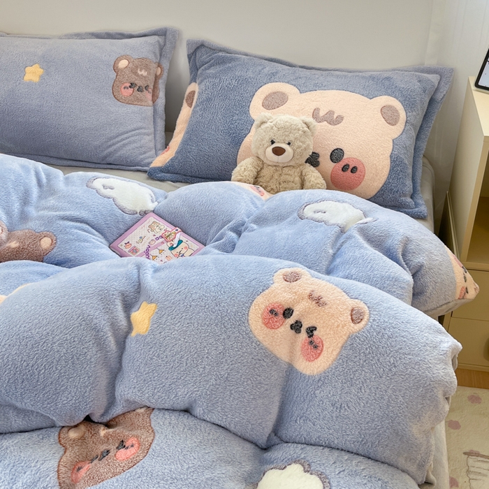 91家纺网 家纺一手货源 找家纺 川悦生活 2025新款立体雪花绒印花大床四件套系列一场景一 熊小巴