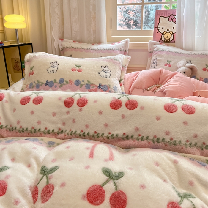 91家纺网 家纺一手货源 找家纺 川悦生活 2025新款立体雪花绒印花大床四件套系列一场景一 樱桃啵啵