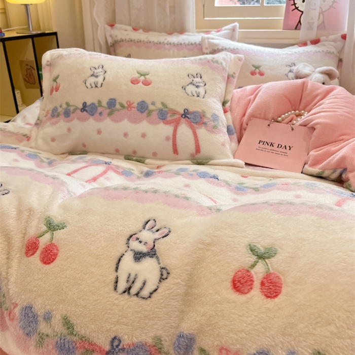 91家纺网 家纺一手货源 找家纺 川悦生活 2025新款立体雪花绒印花大床四件套系列一场景一 樱桃啵啵