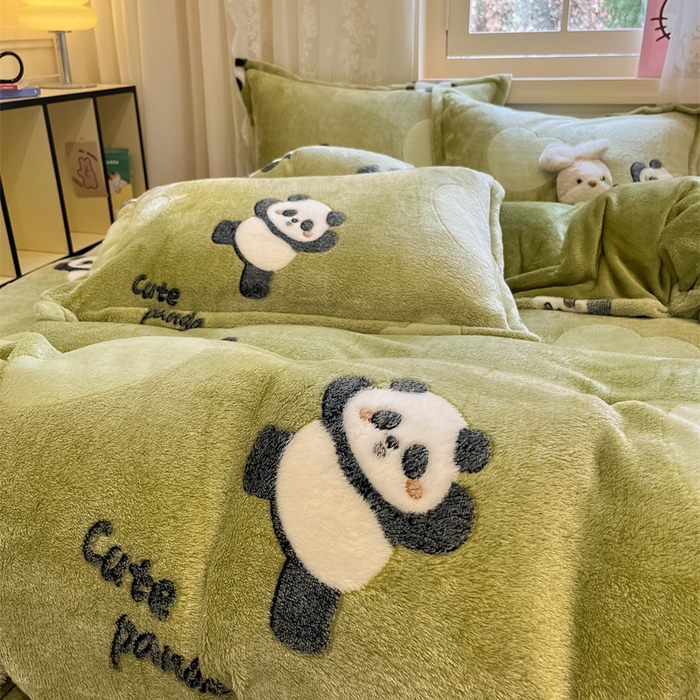 91家纺网 家纺一手货源 找家纺 川悦生活 2025新款立体雪花绒印花大床四件套系列一场景一 lucky熊猫