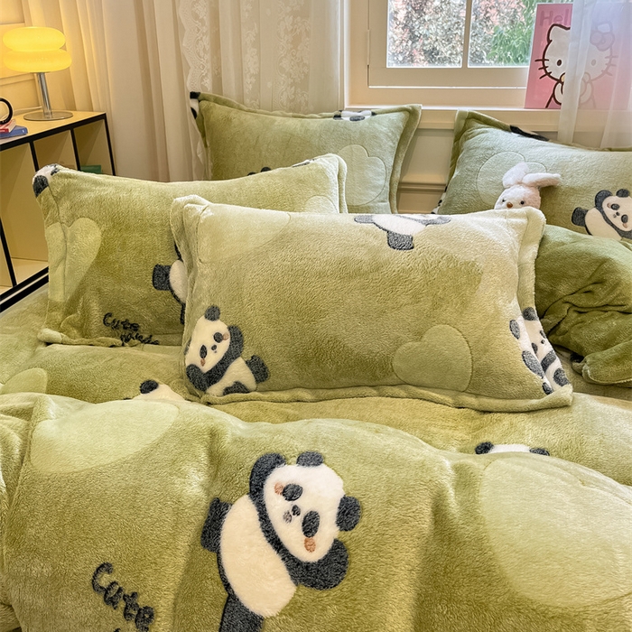 91家纺网 家纺一手货源 找家纺 川悦生活 2025新款立体雪花绒印花大床四件套系列一场景一 lucky熊猫