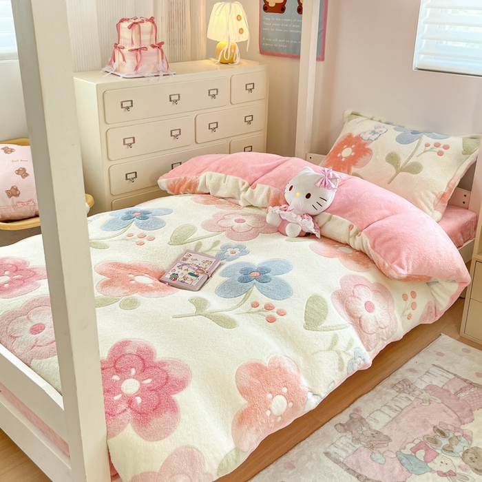 91家纺网 家纺一手货源 找家纺 川悦生活 2025新款立体雪花绒印花四件套学生床系列二场景一 半眠小兔