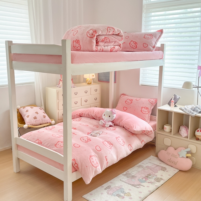 91家纺网 家纺一手货源 找家纺 川悦生活 2025新款立体雪花绒印花四件套学生床系列二场景一 爱心喵喵