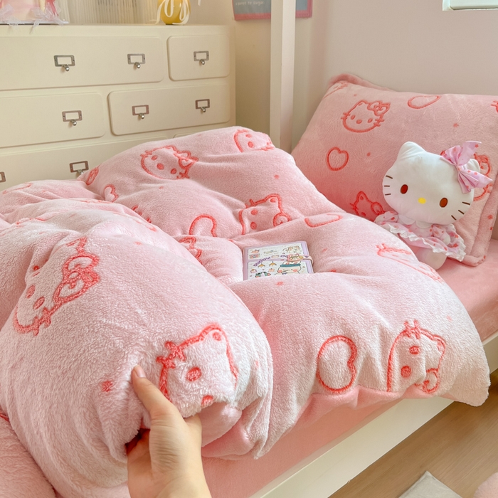 91家纺网 家纺一手货源 找家纺 川悦生活 2025新款立体雪花绒印花四件套学生床系列二场景一 爱心喵喵