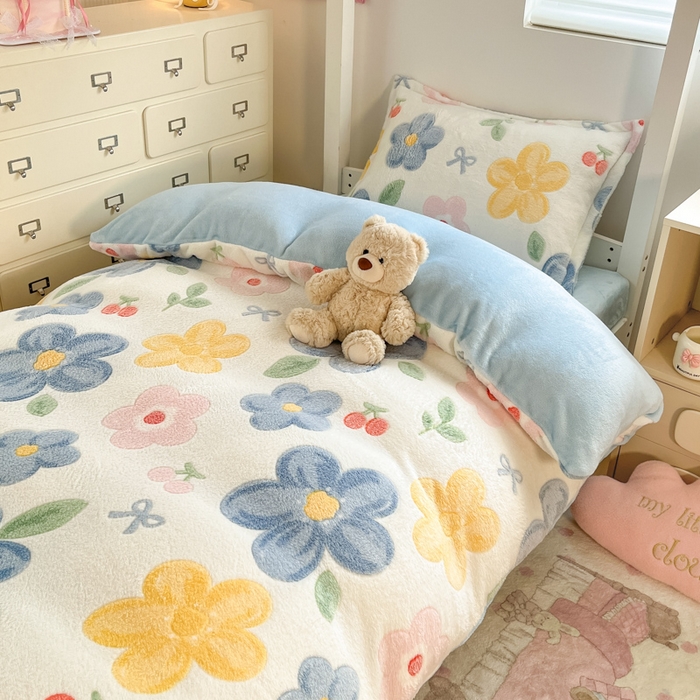 91家纺网 家纺一手货源 找家纺 川悦生活 2025新款立体雪花绒印花四件套学生床系列二场景一 半暖花朵