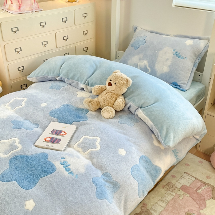 91家纺网 家纺一手货源 找家纺 川悦生活 2025新款立体雪花绒印花四件套学生床系列二场景一 叮咚星星