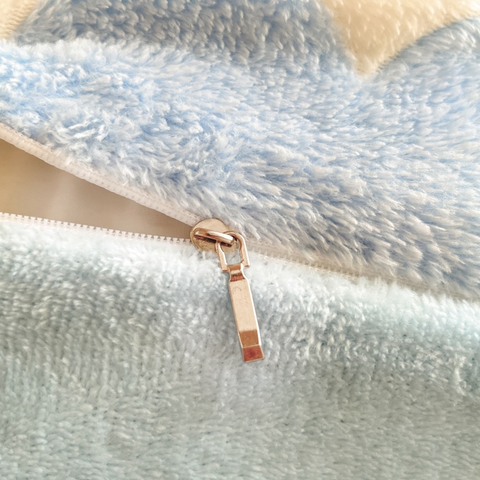 91家纺网 家纺一手货源 找家纺 川悦生活 2025新款立体雪花绒印花四件套学生床系列二场景一 快乐西高地