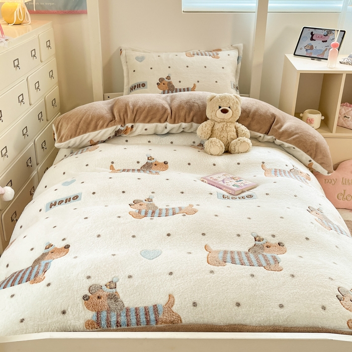 91家纺网 家纺一手货源 找家纺 川悦生活 2025新款立体雪花绒印花四件套学生床系列二场景一 腊肠小点