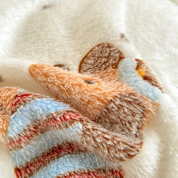 91家纺网 家纺一手货源 找家纺 川悦生活 2025新款立体雪花绒印花四件套学生床系列二场景一 腊肠小点