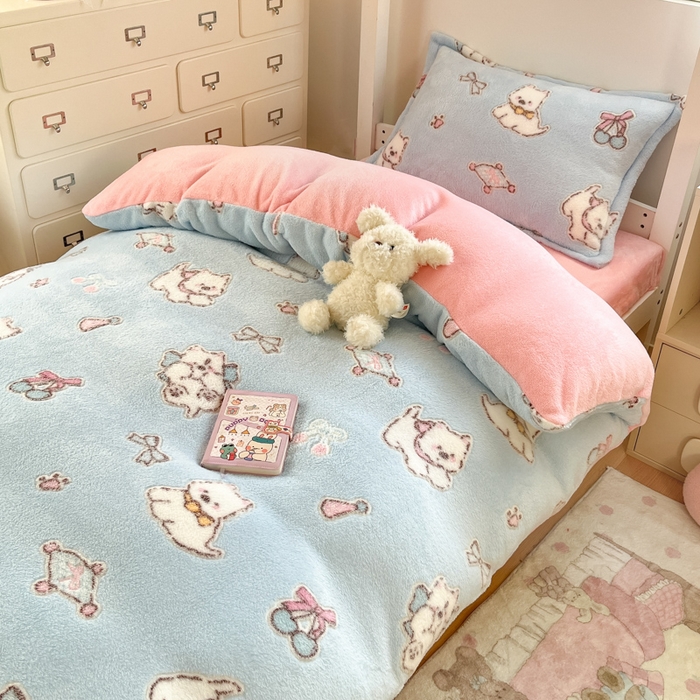 91家纺网 家纺一手货源 找家纺 川悦生活 2025新款立体雪花绒印花四件套学生床系列二场景一 奶蓝小汪粉