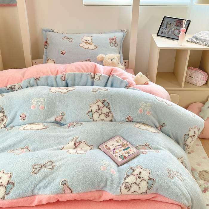 91家纺网 家纺一手货源 找家纺 川悦生活 2025新款立体雪花绒印花四件套学生床系列二场景一 奶蓝小汪粉