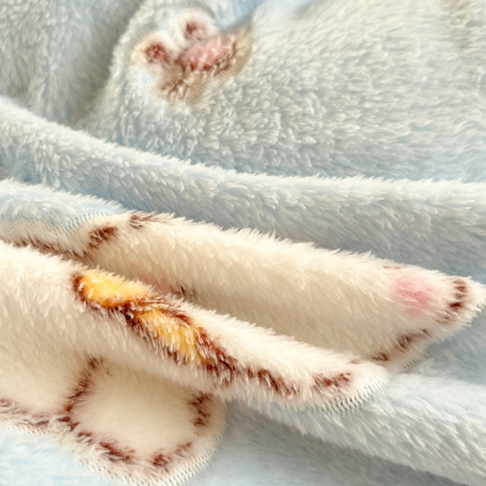 91家纺网 家纺一手货源 找家纺 川悦生活 2025新款立体雪花绒印花四件套学生床系列二场景一 奶蓝小汪粉