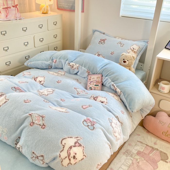 91家纺网 家纺一手货源 找家纺 川悦生活 2025新款立体雪花绒印花四件套学生床系列二场景一 奶蓝小汪蓝