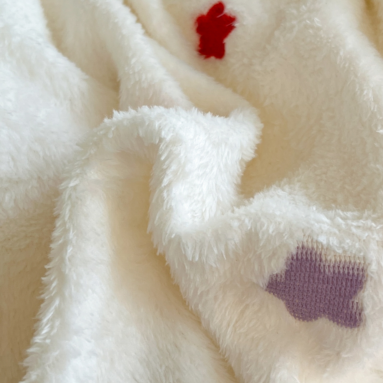 91家纺网 家纺一手货源 找家纺 川悦生活 2025新款立体雪花绒印花四件套学生床系列二场景一 奶昔星星