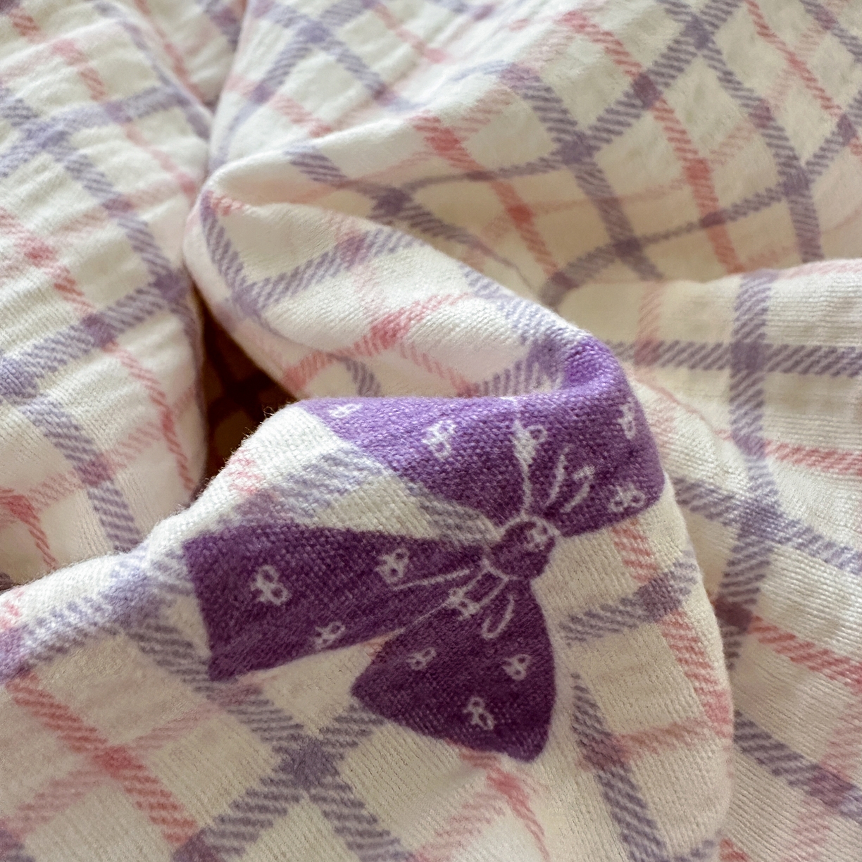 91家纺网 家纺一手货源 找家纺 水墨江南 2025新款云感双层纱印花四件套 多彩蝴蝶结