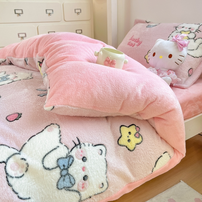 91家纺网 家纺一手货源 找家纺 川悦生活 2025新款立体雪花绒印花四件套学生床系列二场景一 甜梦小猫