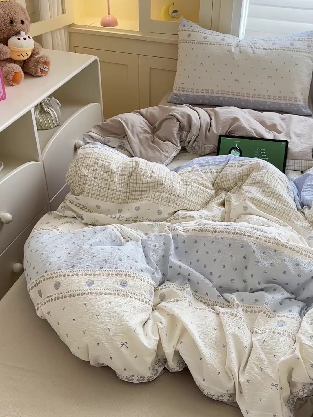 91家纺网 家纺一手货源 找家纺 水墨江南 2025新款云感双层纱印花四件套 春天里