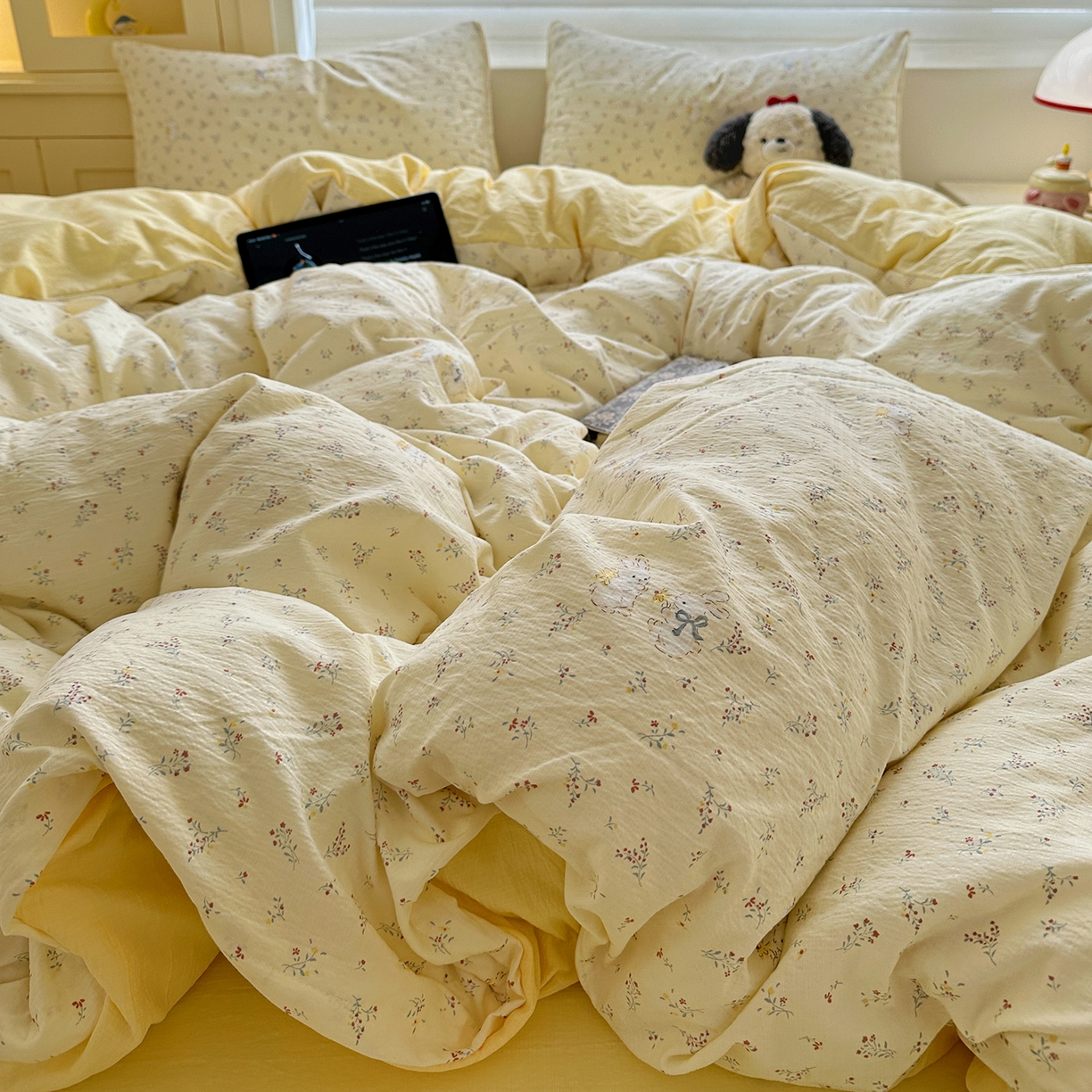 91家纺网 家纺一手货源 找家纺 水墨江南 2025新款云感双层纱印花四件套 花园兔