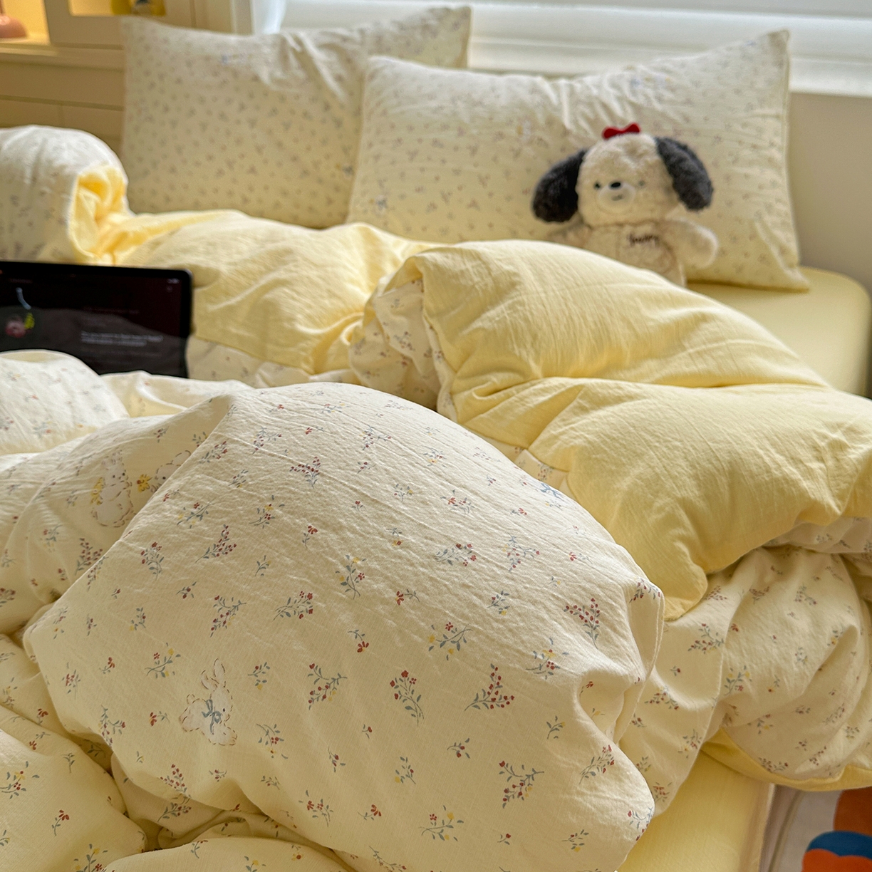 91家纺网 家纺一手货源 找家纺 水墨江南 2025新款云感双层纱印花四件套 花园兔