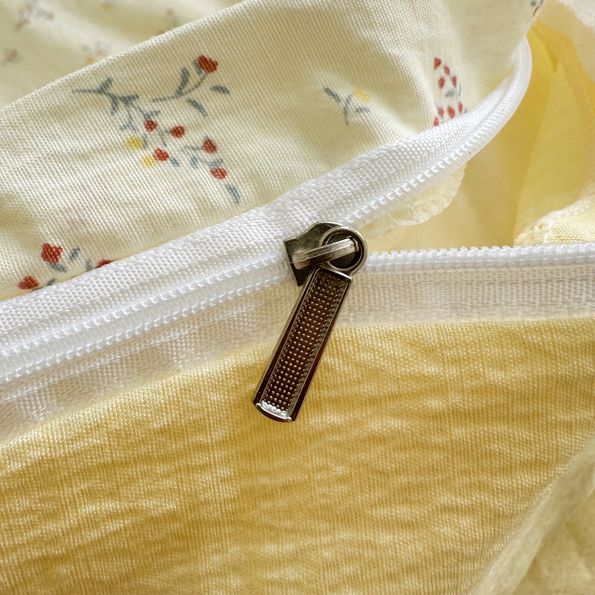 91家纺网 家纺一手货源 找家纺 水墨江南 2025新款云感双层纱印花四件套 花园兔