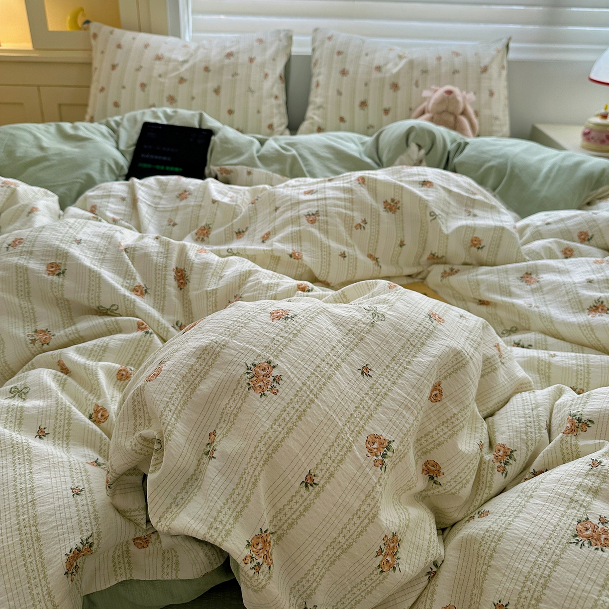 91家纺网 家纺一手货源 找家纺 水墨江南 2025新款云感双层纱印花四件套 花枝蔓