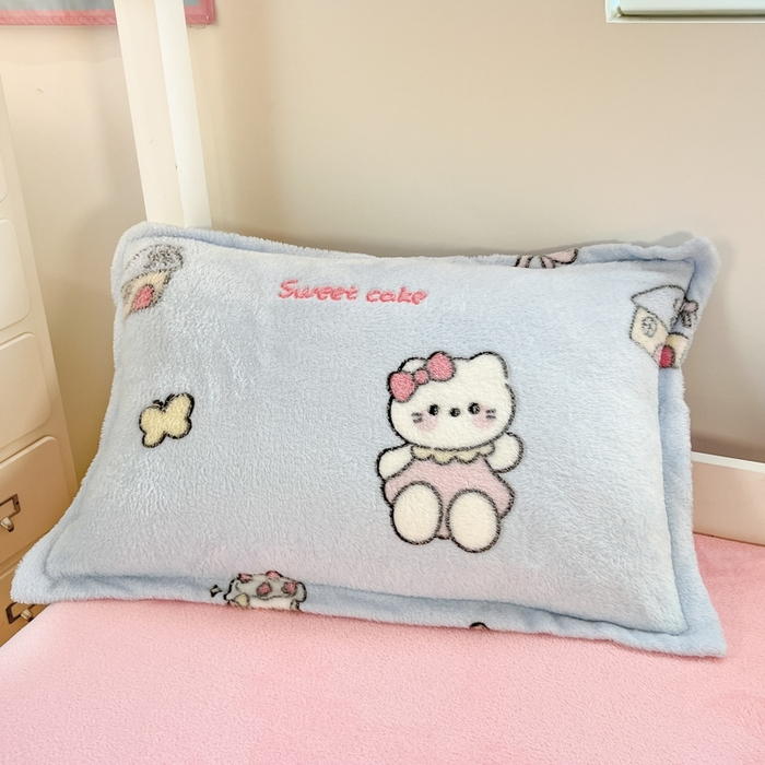 91家纺网 家纺一手货源 找家纺 川悦生活 2025新款立体雪花绒印花四件套学生床系列二场景一 幸运小咪