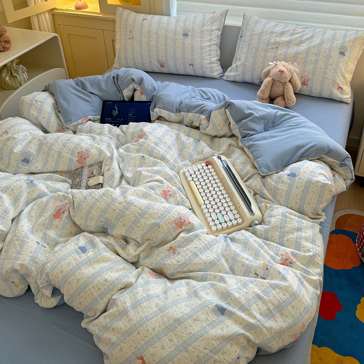 91家纺网 家纺一手货源 找家纺 水墨江南 2025新款云感双层纱印花四件套 绒绒象