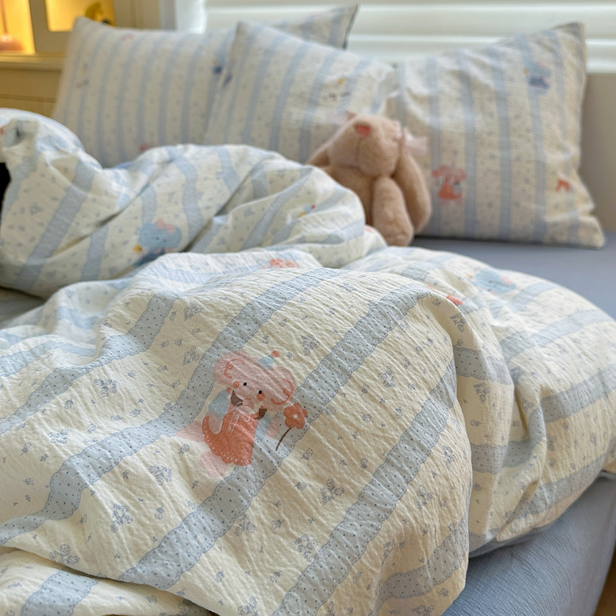 91家纺网 家纺一手货源 找家纺 水墨江南 2025新款云感双层纱印花四件套 绒绒象