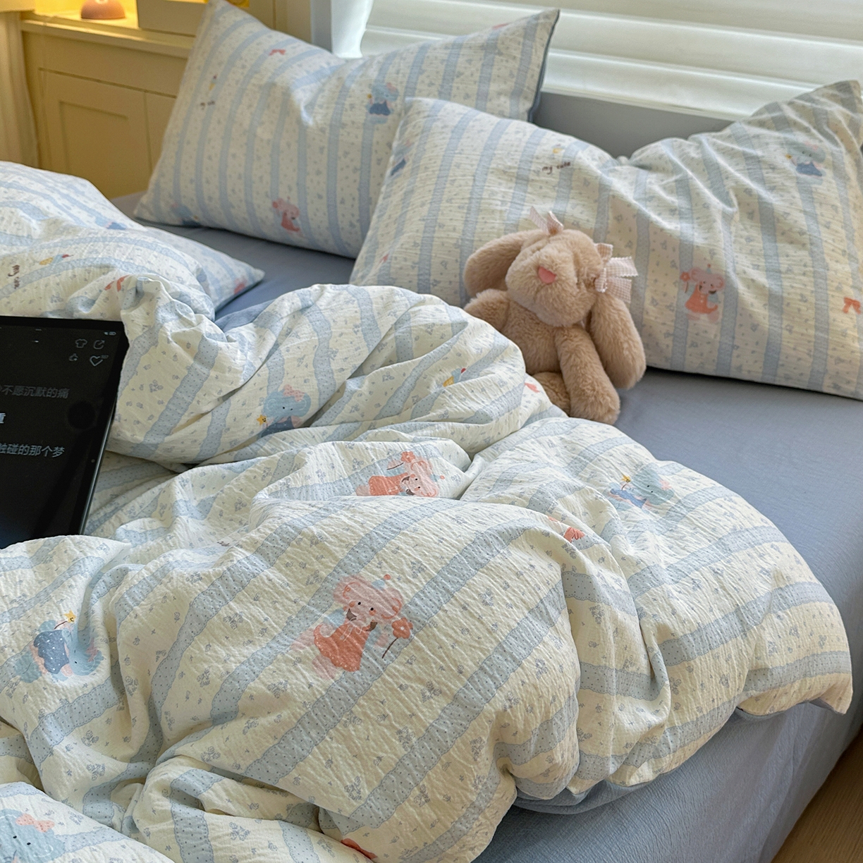 91家纺网 家纺一手货源 找家纺 水墨江南 2025新款云感双层纱印花四件套 绒绒象