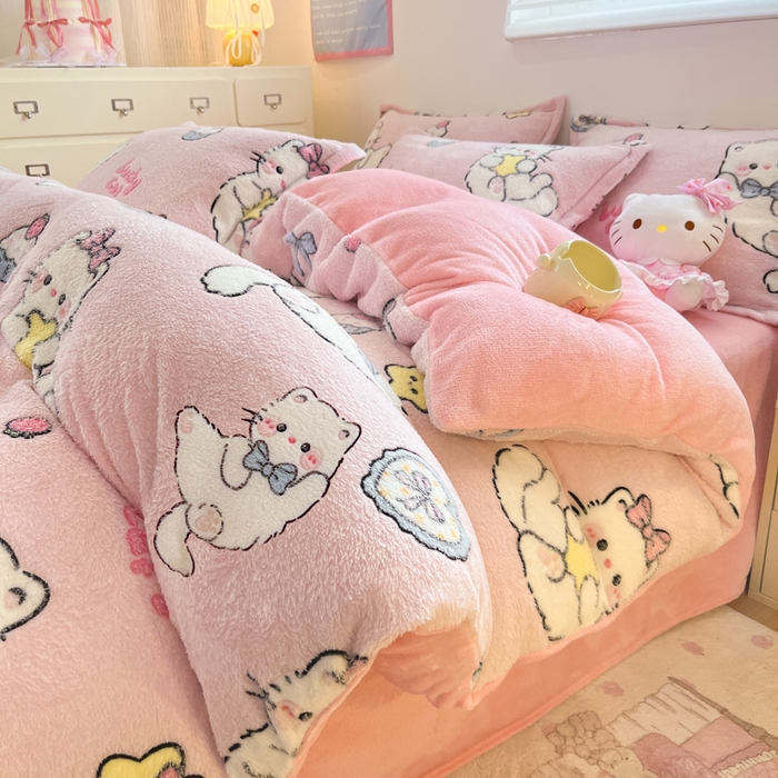 91家纺网 家纺一手货源 找家纺 川悦生活 2025新款立体雪花绒印花大床四件套系列二场景一 甜梦小猫