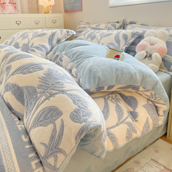 91家纺网 家纺一手货源 找家纺 川悦生活 2025新款立体雪花绒印花大床四件套系列二场景一 月桂-蓝