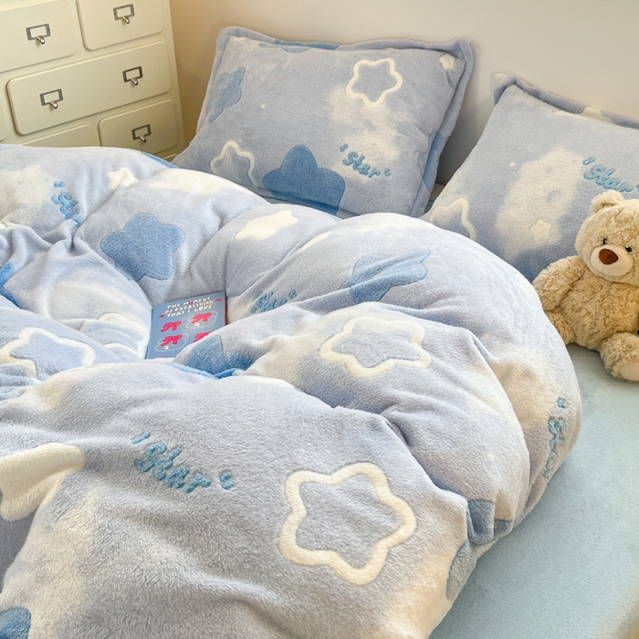 91家纺网 家纺一手货源 找家纺 川悦生活 2025新款立体雪花绒印花大床四件套系列二场景一 叮咚星星