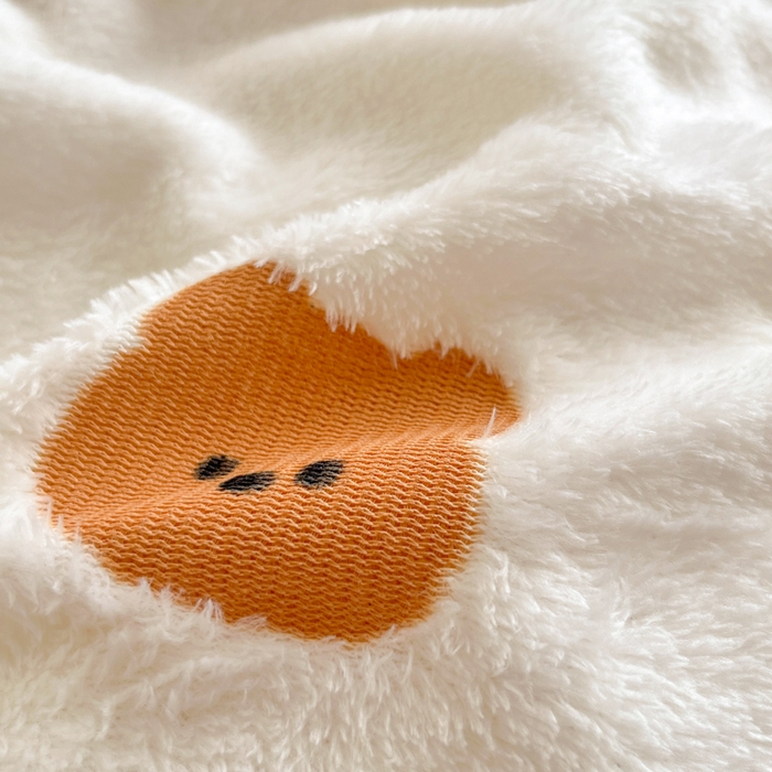 91家纺网 家纺一手货源 找家纺 川悦生活 2025新款立体雪花绒印花大床四件套系列二场景一 豆奶小熊