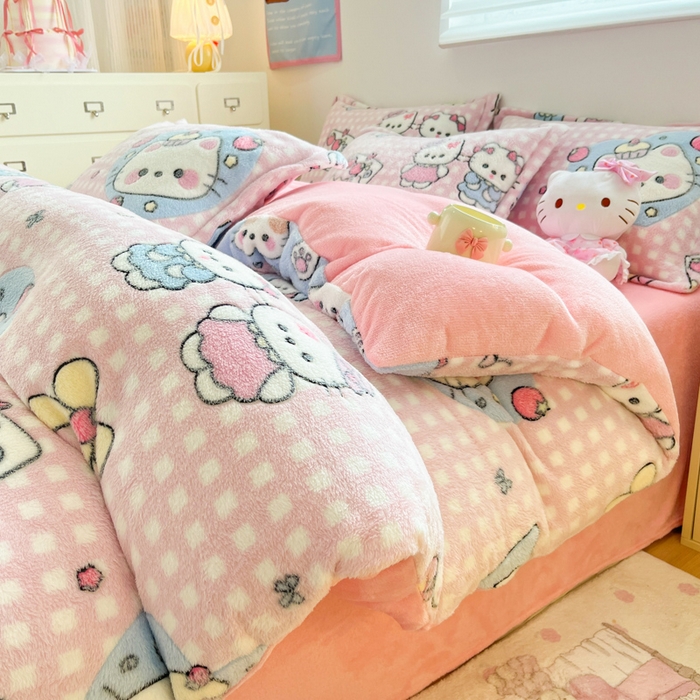 川悦生活 2025新款立体雪花绒印花大床四件套系列二场景一 开心小喵