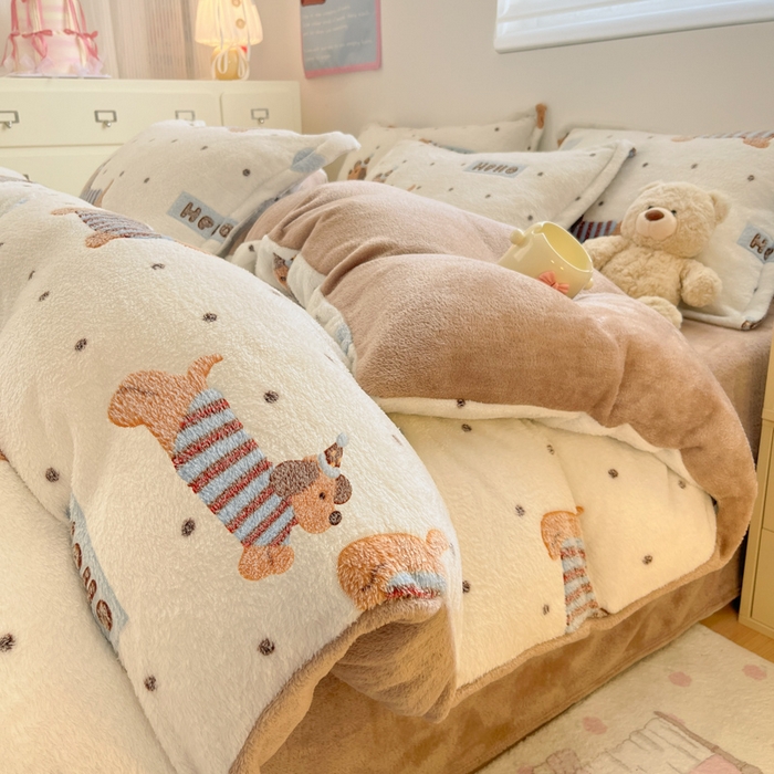 川悦生活 2025新款立体雪花绒印花大床四件套系列二场景一 腊肠小点