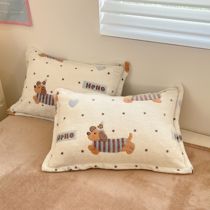 91家纺网 家纺一手货源 找家纺 川悦生活 2025新款立体雪花绒印花大床四件套系列二场景一 腊肠小点