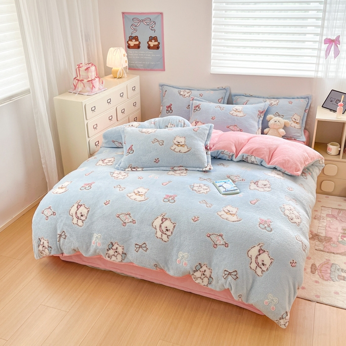 91家纺网 家纺一手货源 找家纺 川悦生活 2025新款立体雪花绒印花大床四件套系列二场景一 奶蓝小汪粉