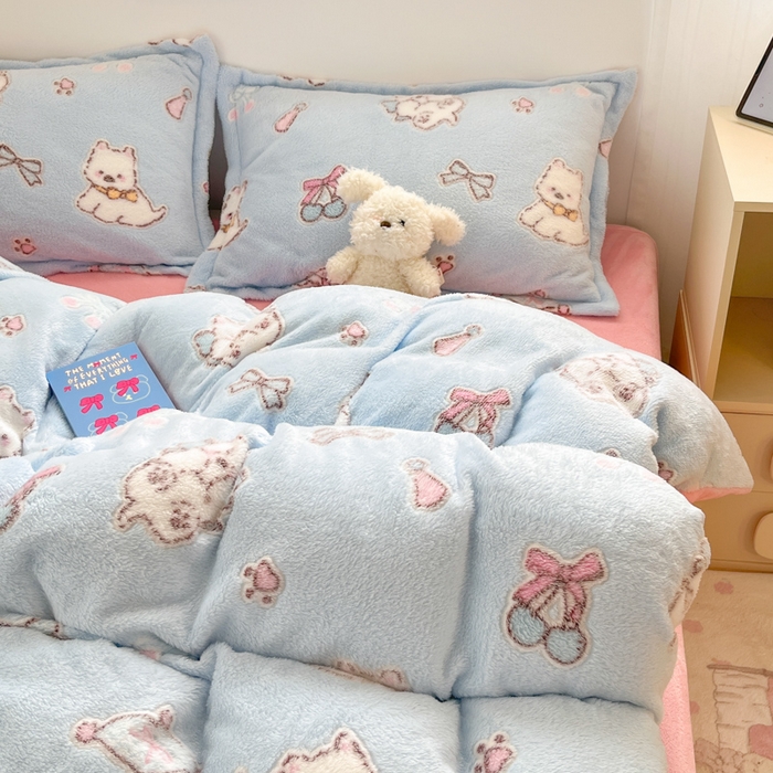 91家纺网 家纺一手货源 找家纺 川悦生活 2025新款立体雪花绒印花大床四件套系列二场景一 奶蓝小汪粉