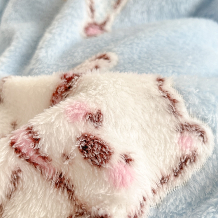 91家纺网 家纺一手货源 找家纺 川悦生活 2025新款立体雪花绒印花大床四件套系列二场景一 奶蓝小汪粉