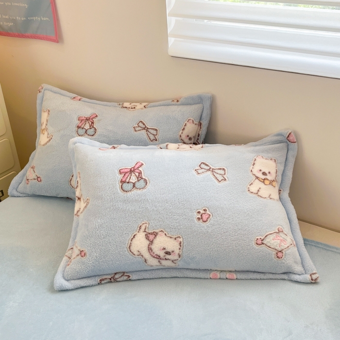 91家纺网 家纺一手货源 找家纺 川悦生活 2025新款立体雪花绒印花大床四件套系列二场景一 奶蓝小汪蓝