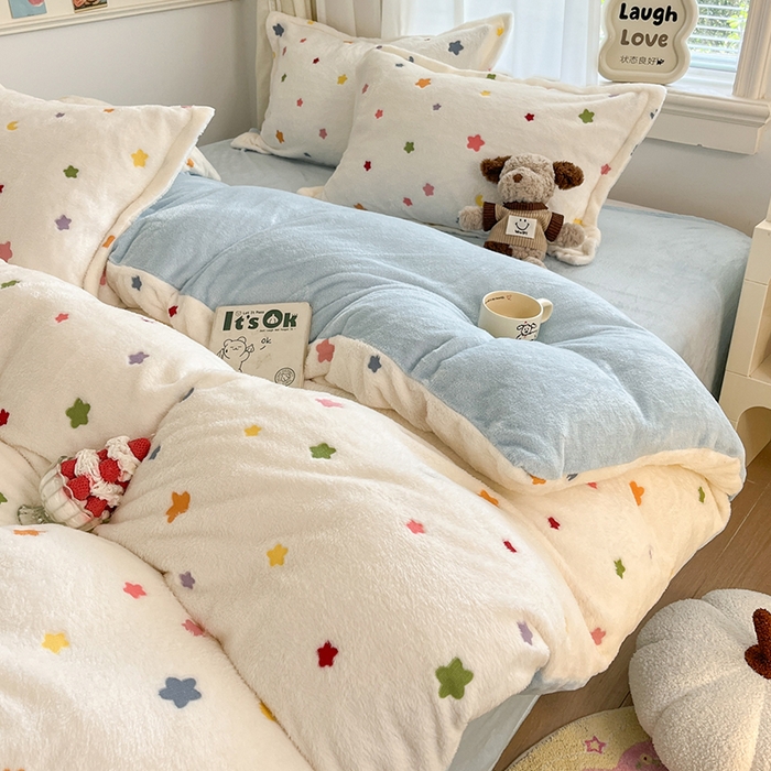 川悦生活 2025新款立体雪花绒印花大床四件套系列二场景一 奶昔星星