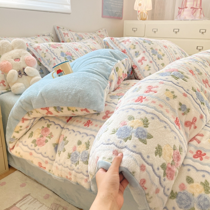 91家纺网 家纺一手货源 找家纺 川悦生活 2025新款立体雪花绒印花大床四件套系列二场景一 年华花念