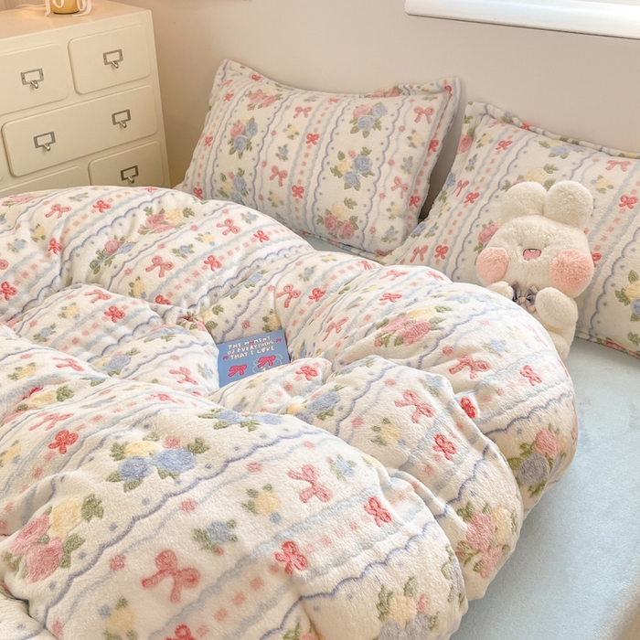 91家纺网 家纺一手货源 找家纺 川悦生活 2025新款立体雪花绒印花大床四件套系列二场景一 年华花念