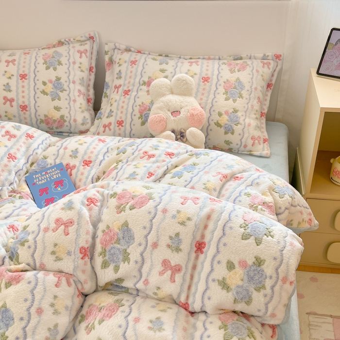 91家纺网 家纺一手货源 找家纺 川悦生活 2025新款立体雪花绒印花大床四件套系列二场景一 年华花念